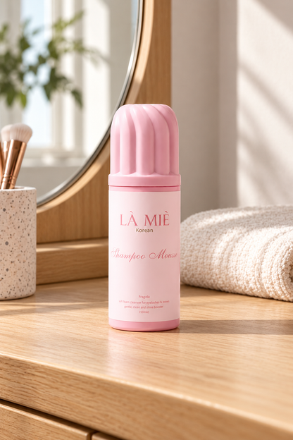 SHAMPOO PANNA Fragola LÀ MIÈ – ambientazione su piano in legno